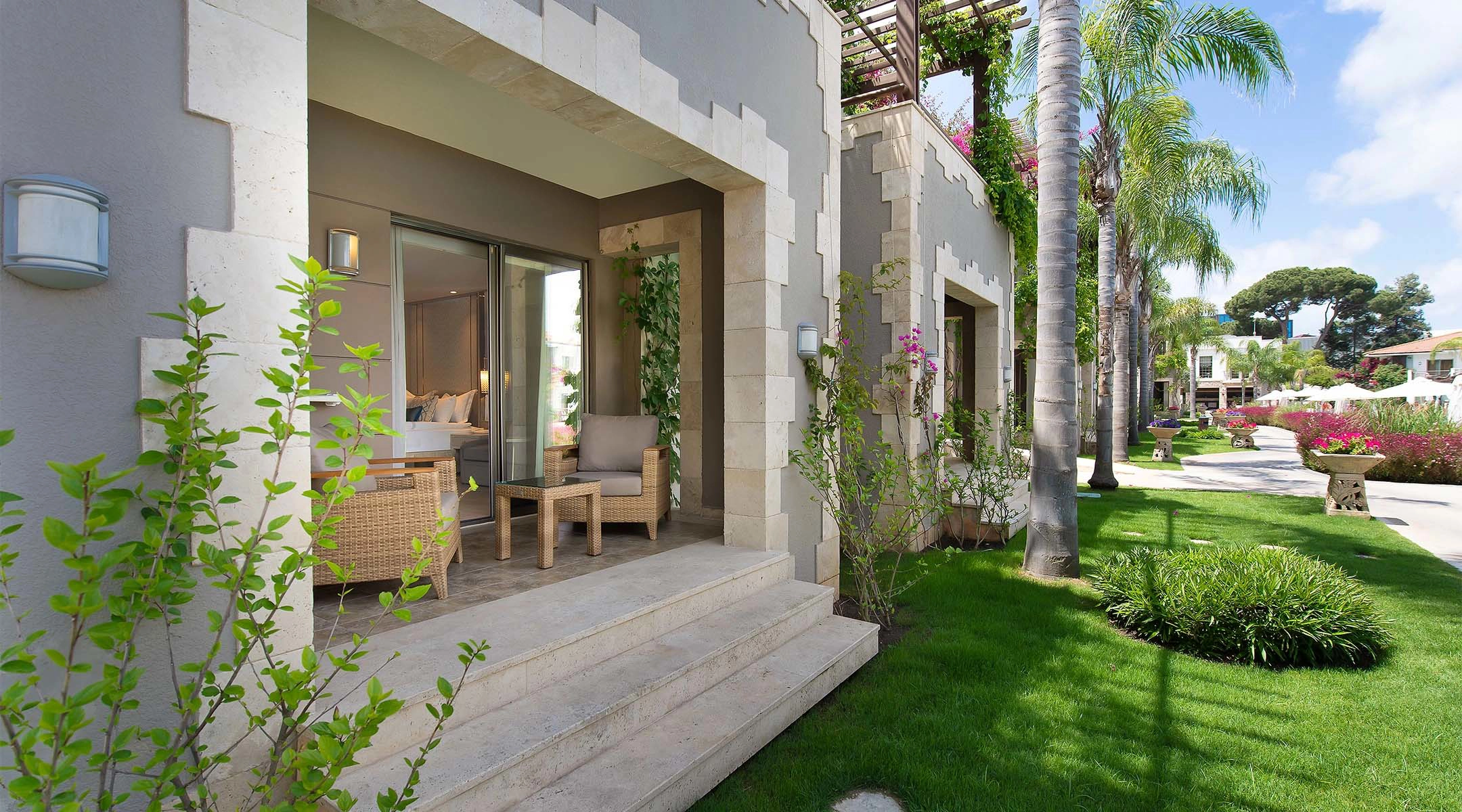 Lake House Family Suite Banner D 2