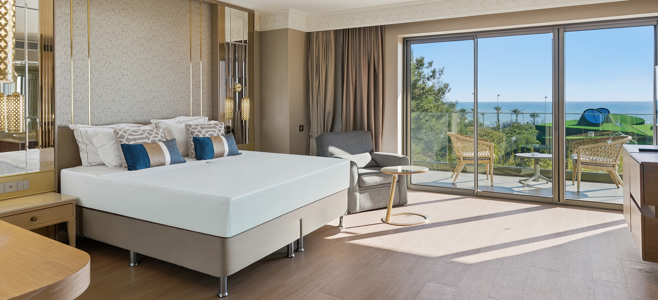 Ela Excellence Resort Belek Konaklama Deluxe Suite Banner Desktop