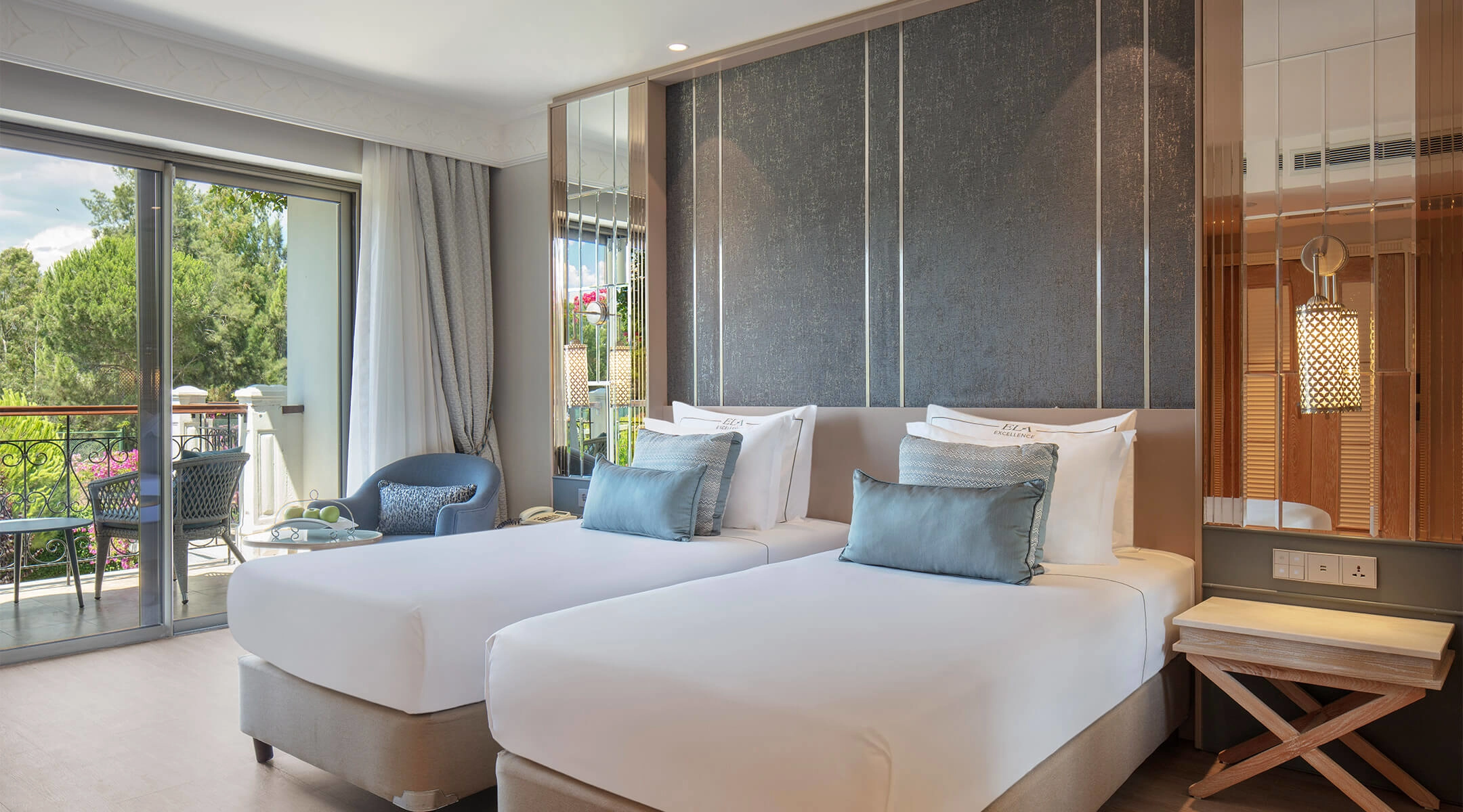 Lake House Family Pool View Banner D 3