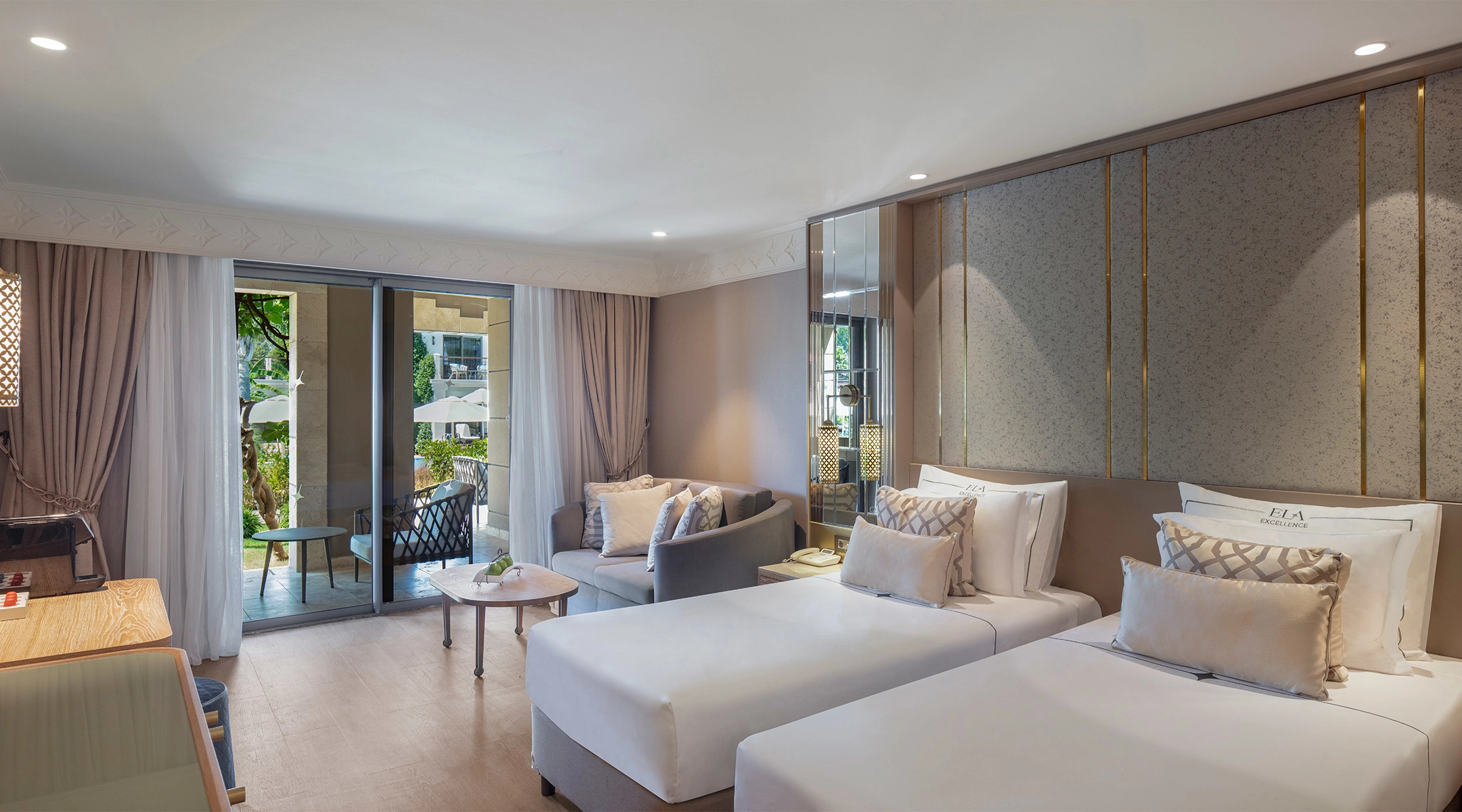 Lake House Family Suite Banner D 1