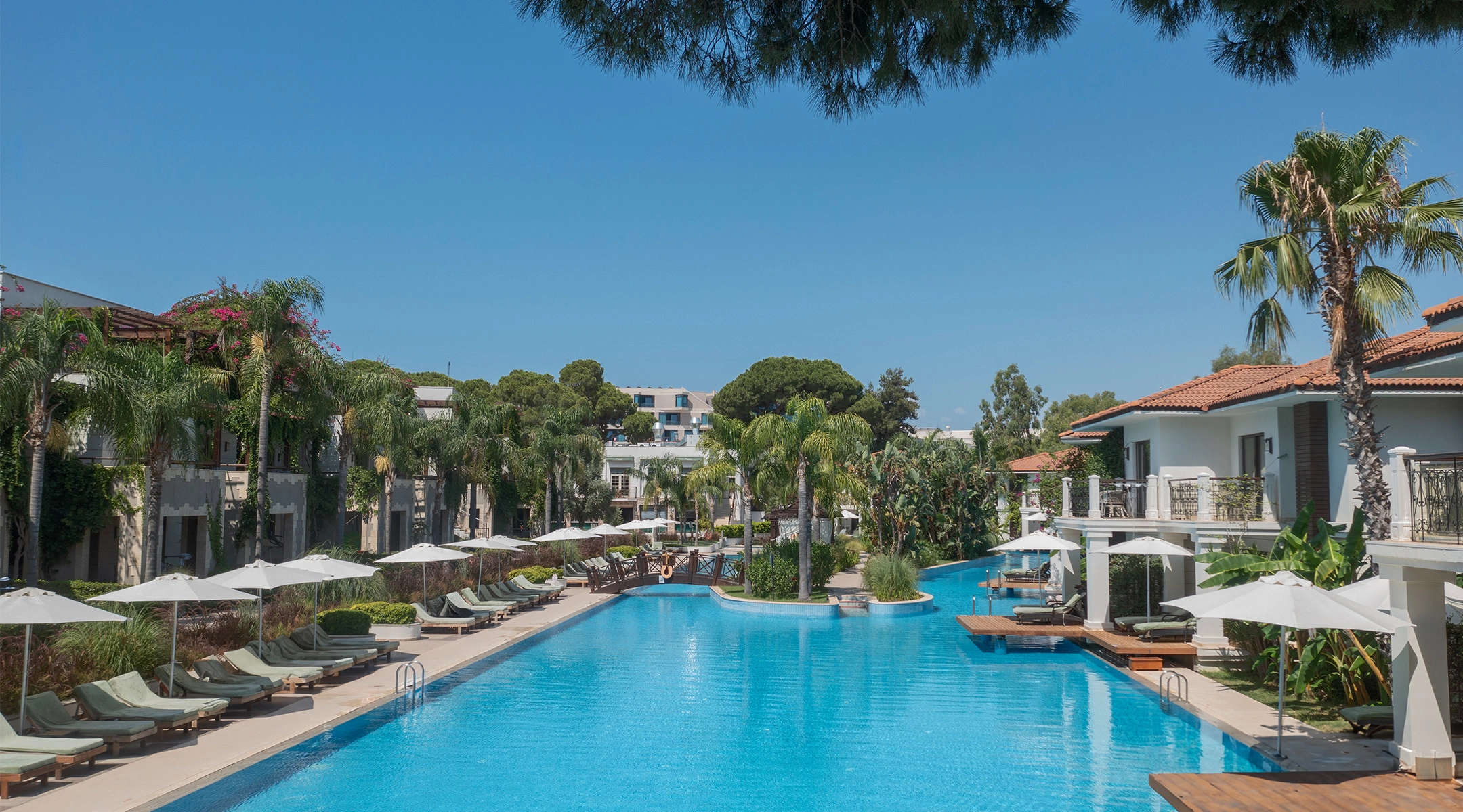 Lake House Family Suite Banner D 3