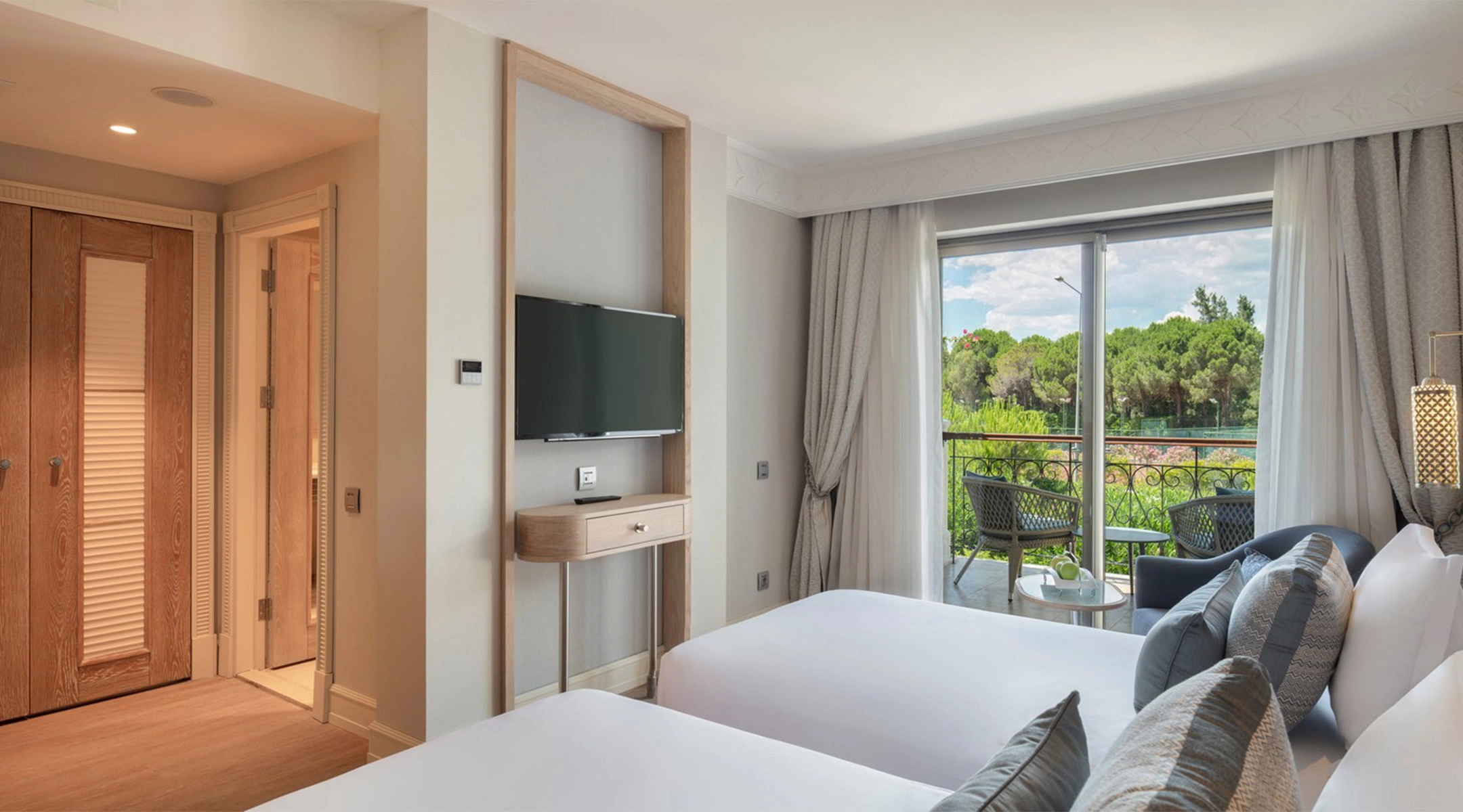 Lake House Family Pool View Banner D 4