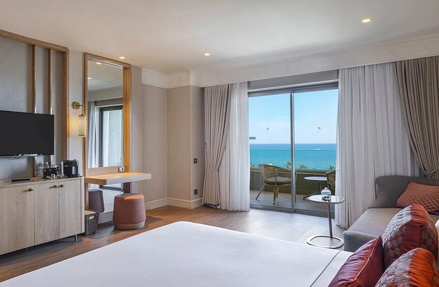 Grand Superior Sea View