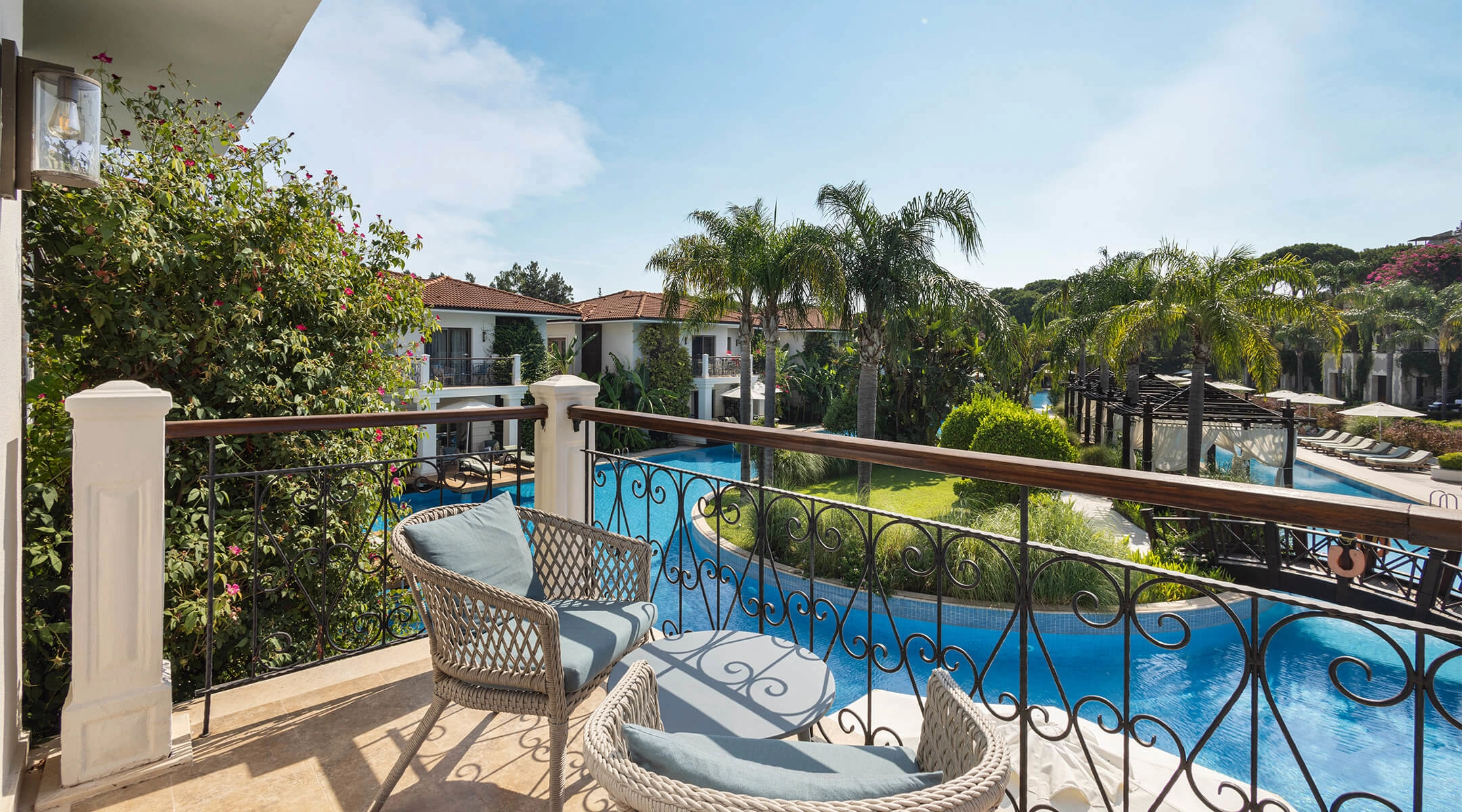 Lake House Family Pool View Banner D 1