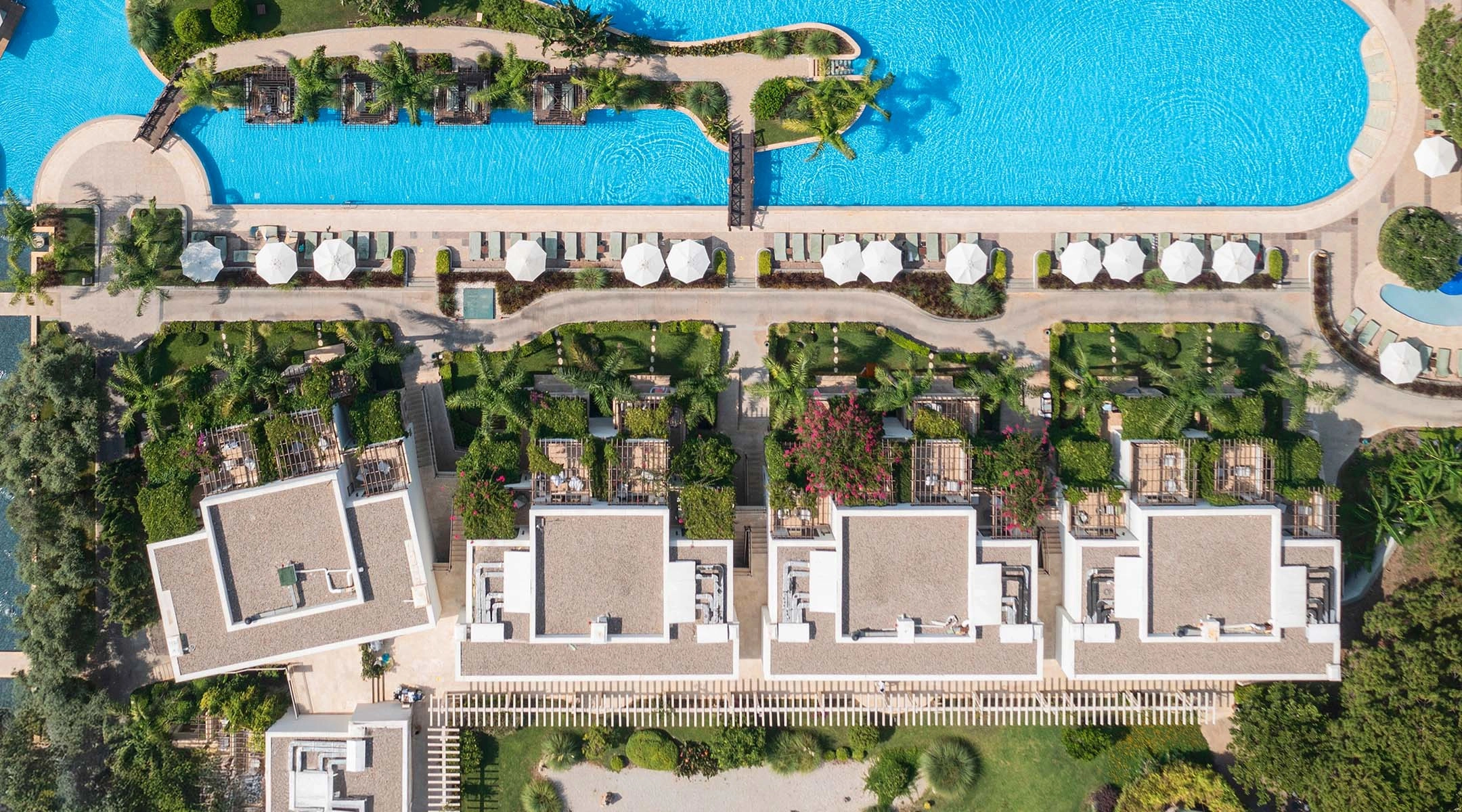 Lake House Pool View Banner D 4