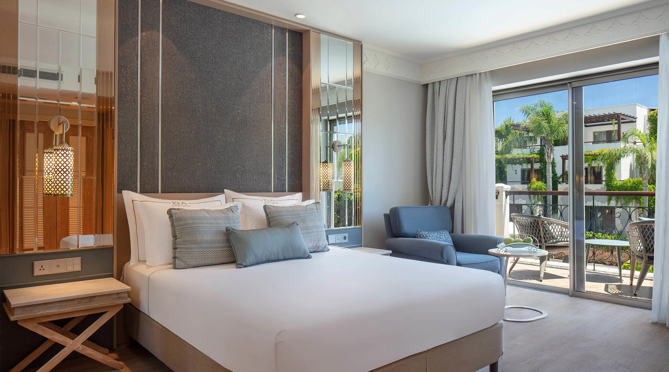 Lake House Family Pool View Banner D 2